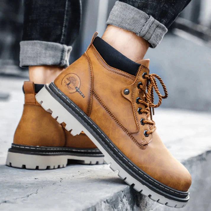 Bota Masculina Casual em Couro Forllini FL288 com design moderno e sofisticado.