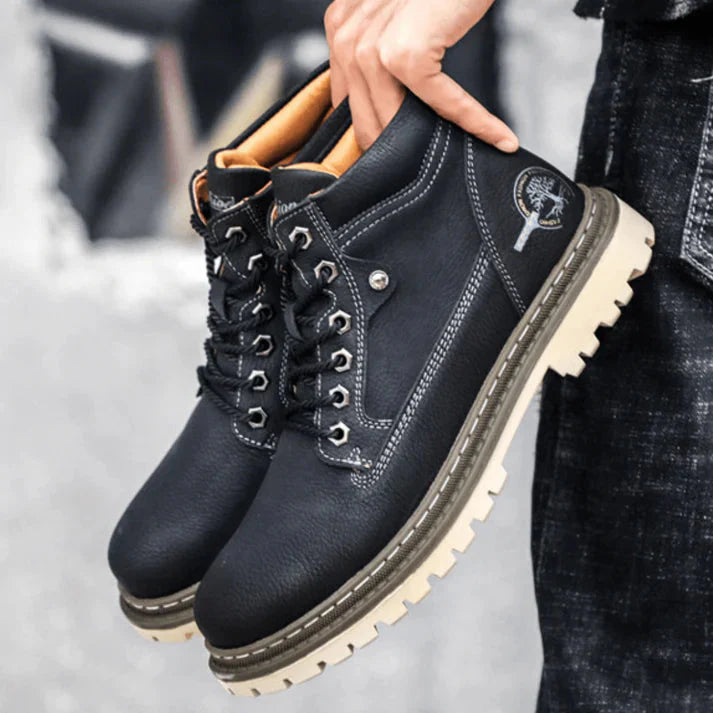 Bota Masculina Casual em Couro Forllini FL288 com design moderno e sofisticado.