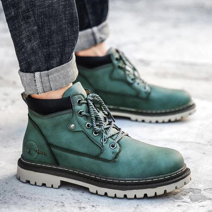 Bota Masculina Casual em Couro Forllini FL288 com design moderno e sofisticado.