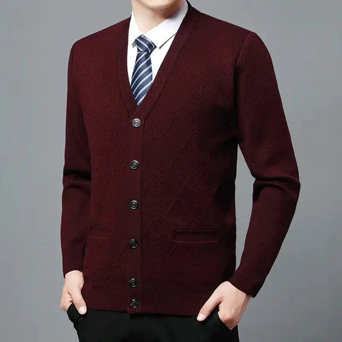 Cardigan Masculino Executivo Forllini FL387 em lã e poliéster, ideal para ambientes corporativos.