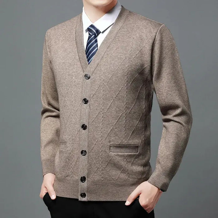 Cardigan Masculino Executivo Forllini FL387 em lã e poliéster, ideal para ambientes corporativos.