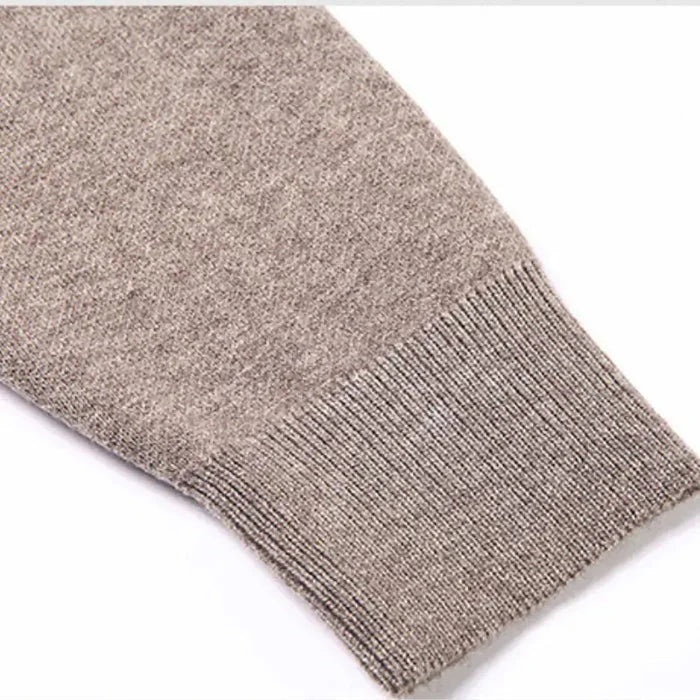 Cardigan Masculino Executivo Forllini FL387 em lã e poliéster, ideal para ambientes corporativos.