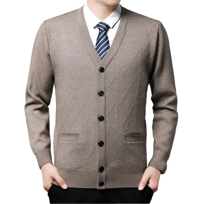 Cardigan Masculino Executivo Forllini FL387 em lã e poliéster, ideal para ambientes corporativos.