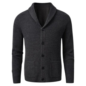 Cardigan Masculino Gola em V Forllini FL390 em lã merino, acrílico e nylon, com bolsos e fechamento por botões.