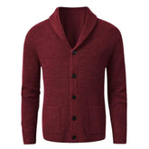 Cardigan Masculino Gola em V Forllini FL390 em lã merino, acrílico e nylon, com bolsos e fechamento por botões.