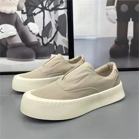 Tênis Masculino Forllini FL260 em algodão com design minimalista e solado reto.