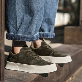Tênis Masculino Forllini FL265 em camurça, estilo moderno e conforto.
