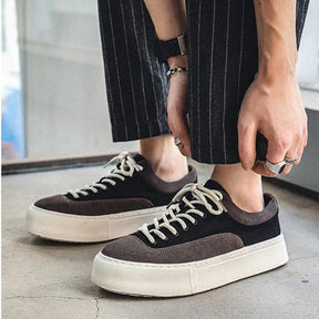 Tênis Masculino em Camurça Forllini FL325 com design moderno e confortável.